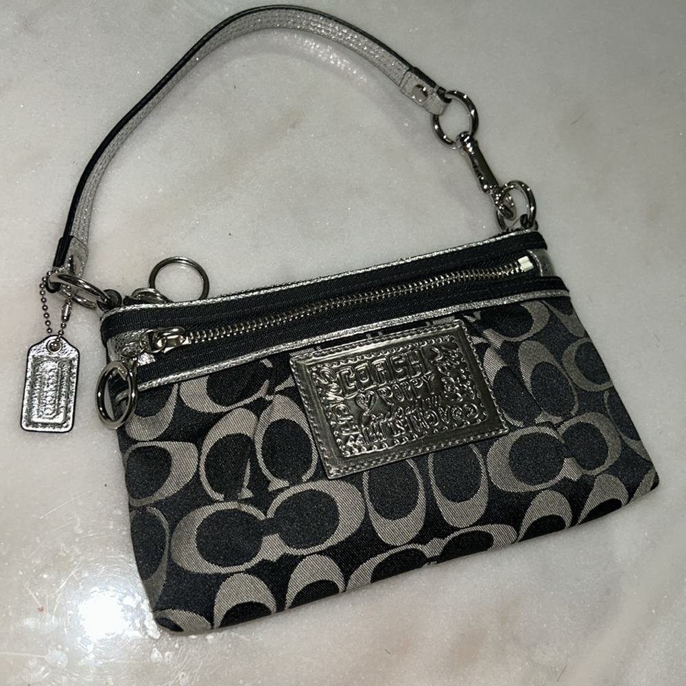 • COACH WRISTLET